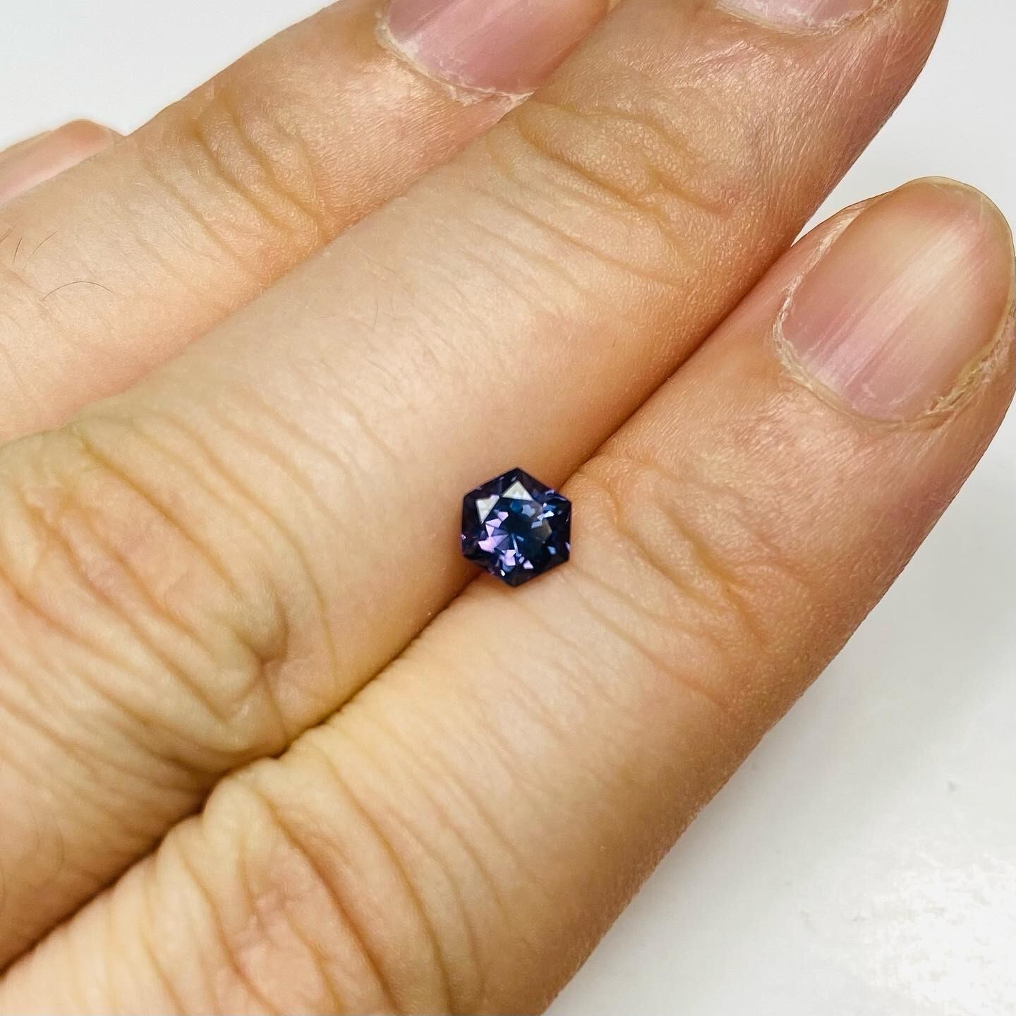 寒空に光る星　スピネル