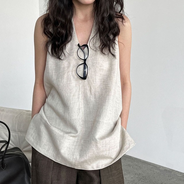 side-slit v-neck sleeveless top L0498