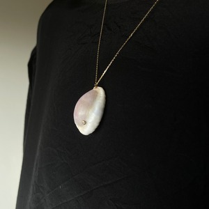 "TATARA" shell with diamond necklace