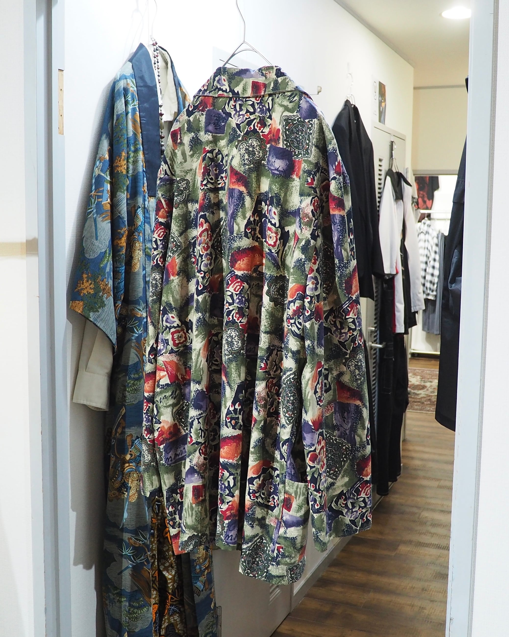 ” Made in USA ” Beautiful Botanical Flower painted vintage loose jacket