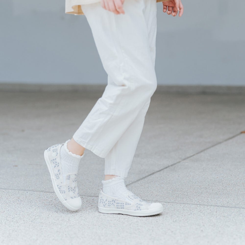 ぷっくりスリッポン 白のゆらめき 程よい可愛さが魅力の柄物シューズ