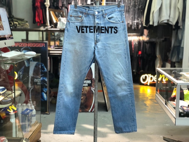 30％OFF VETEMENTS x LEVI'S 18SS FRONT LOGO 501 DENIM LARGE 200JJ9271