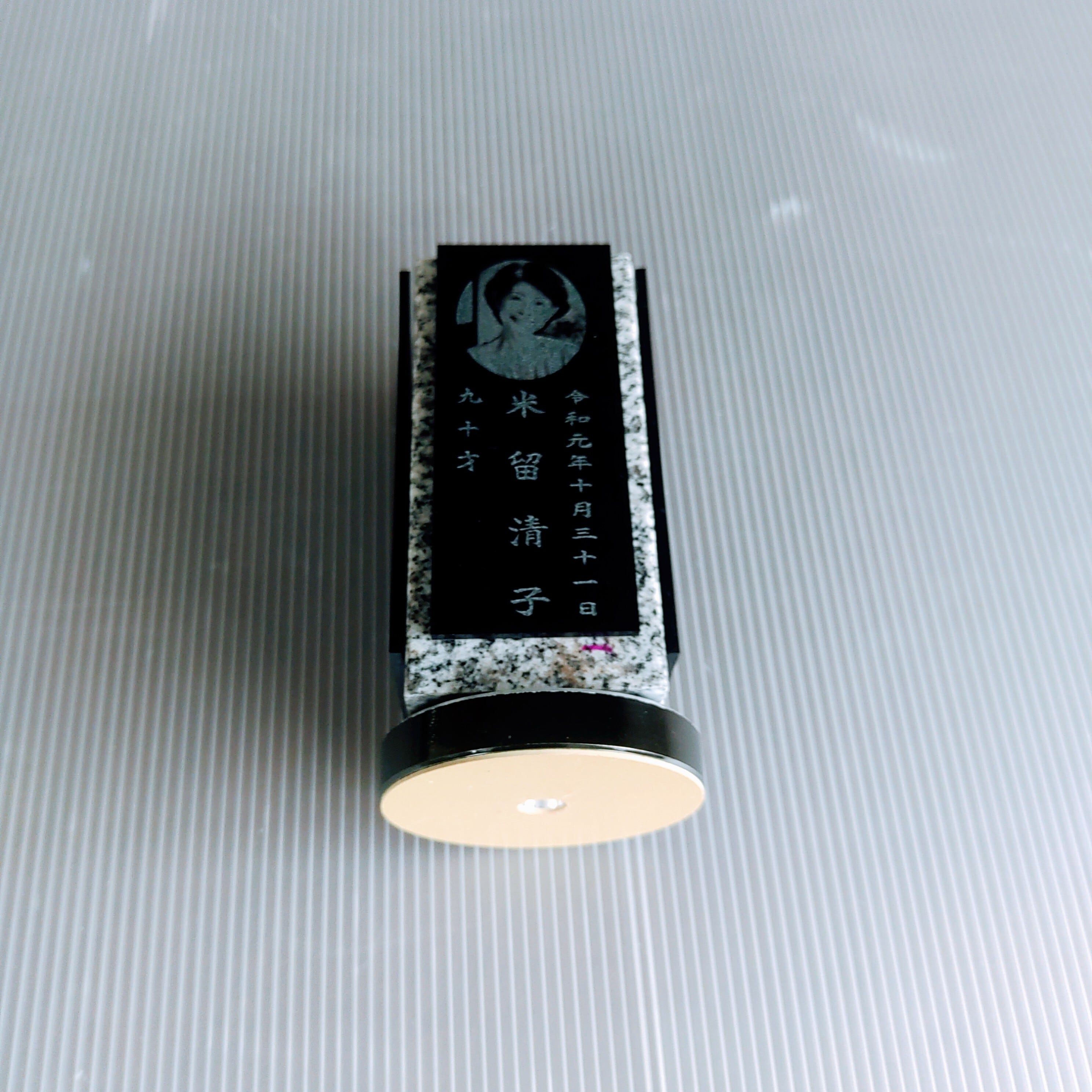 回転位牌 4人用悠想天回 4R50A白 4名様分