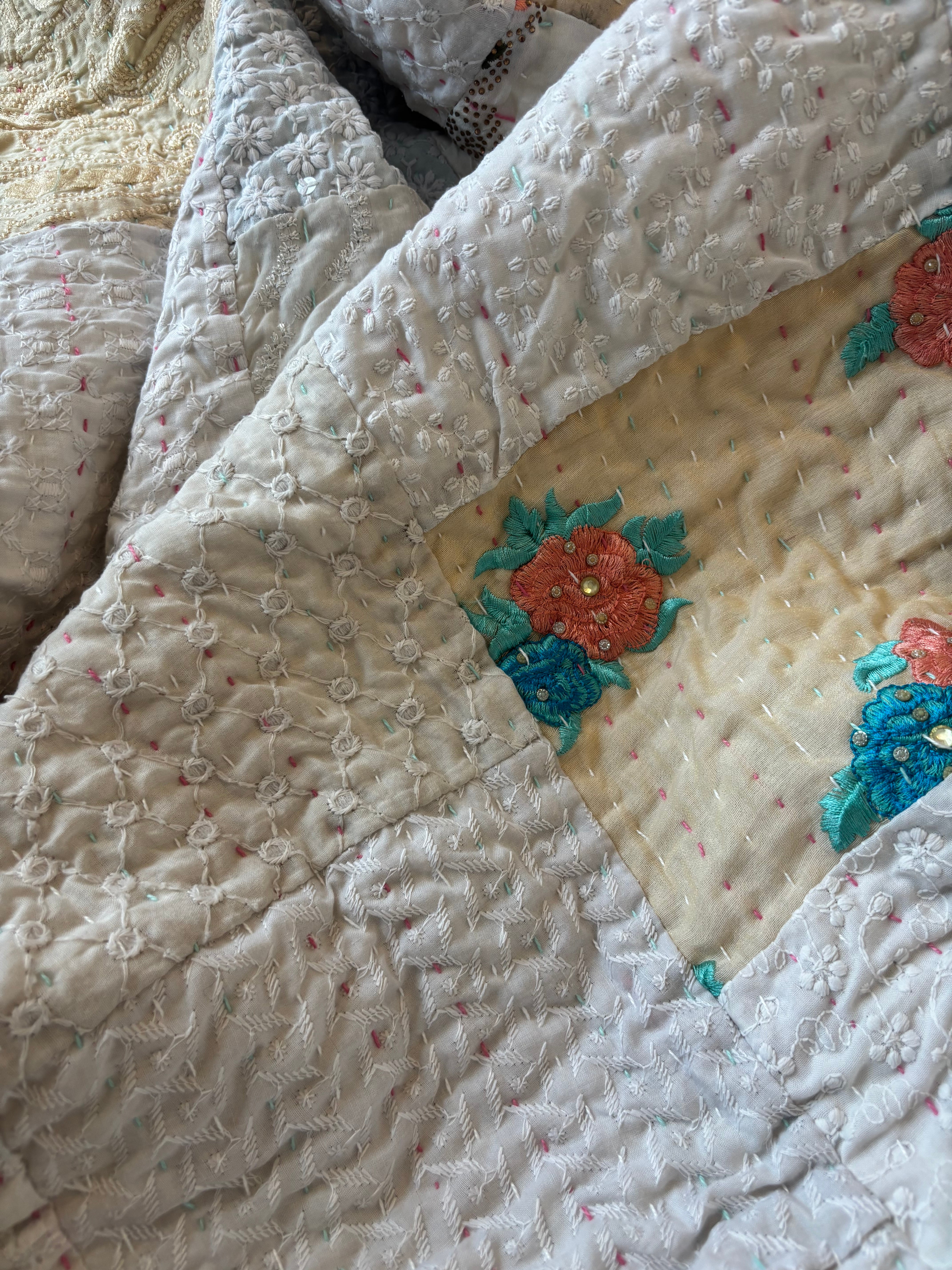 L】アイボリー カンバディアキルト(ダブルサイズ) インド刺繍パッチ