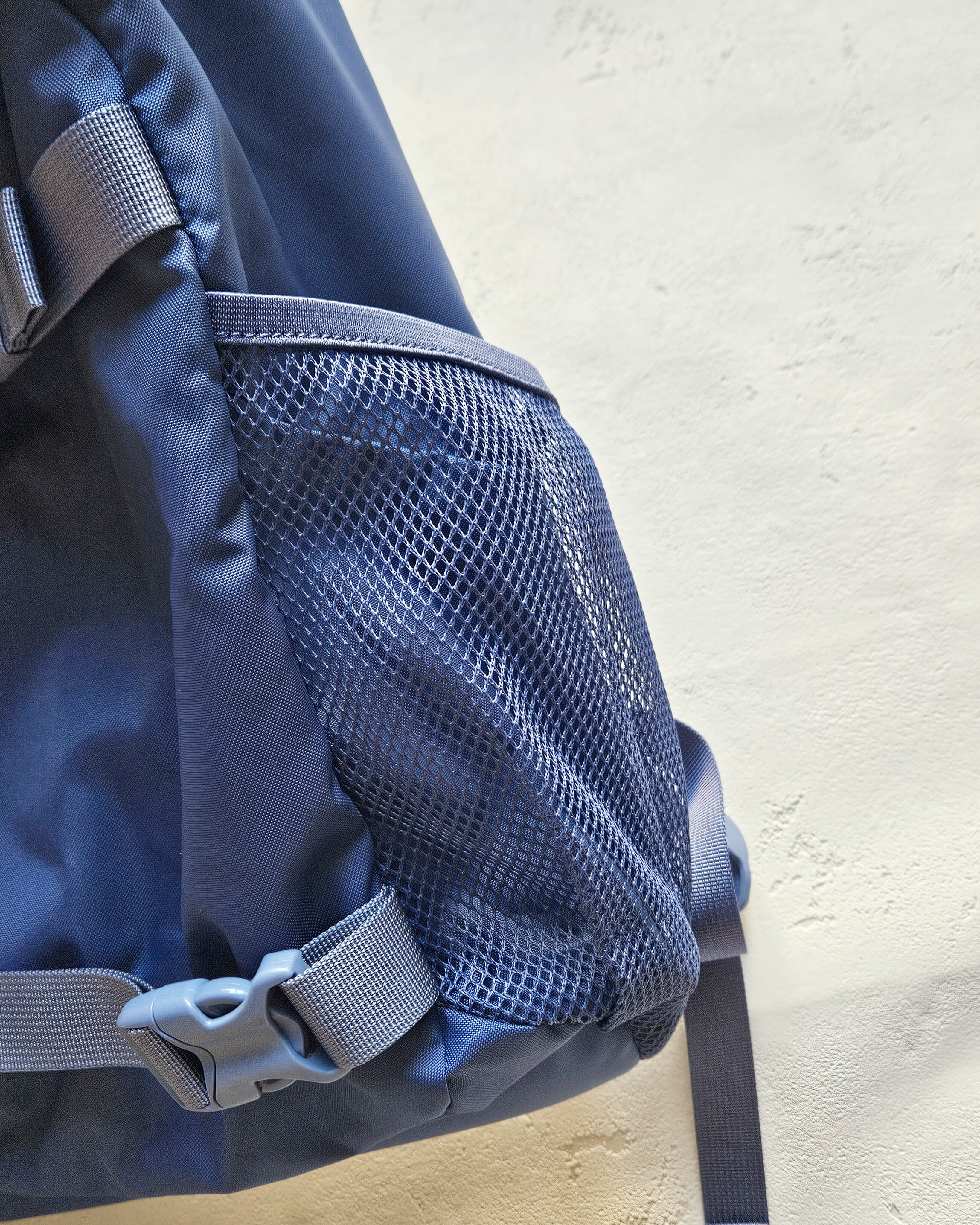 【新品】パタゴニア リュック 18L　くすみ水色？ 息子のエコ通学リュック｜patagoniaキッズレフュジート