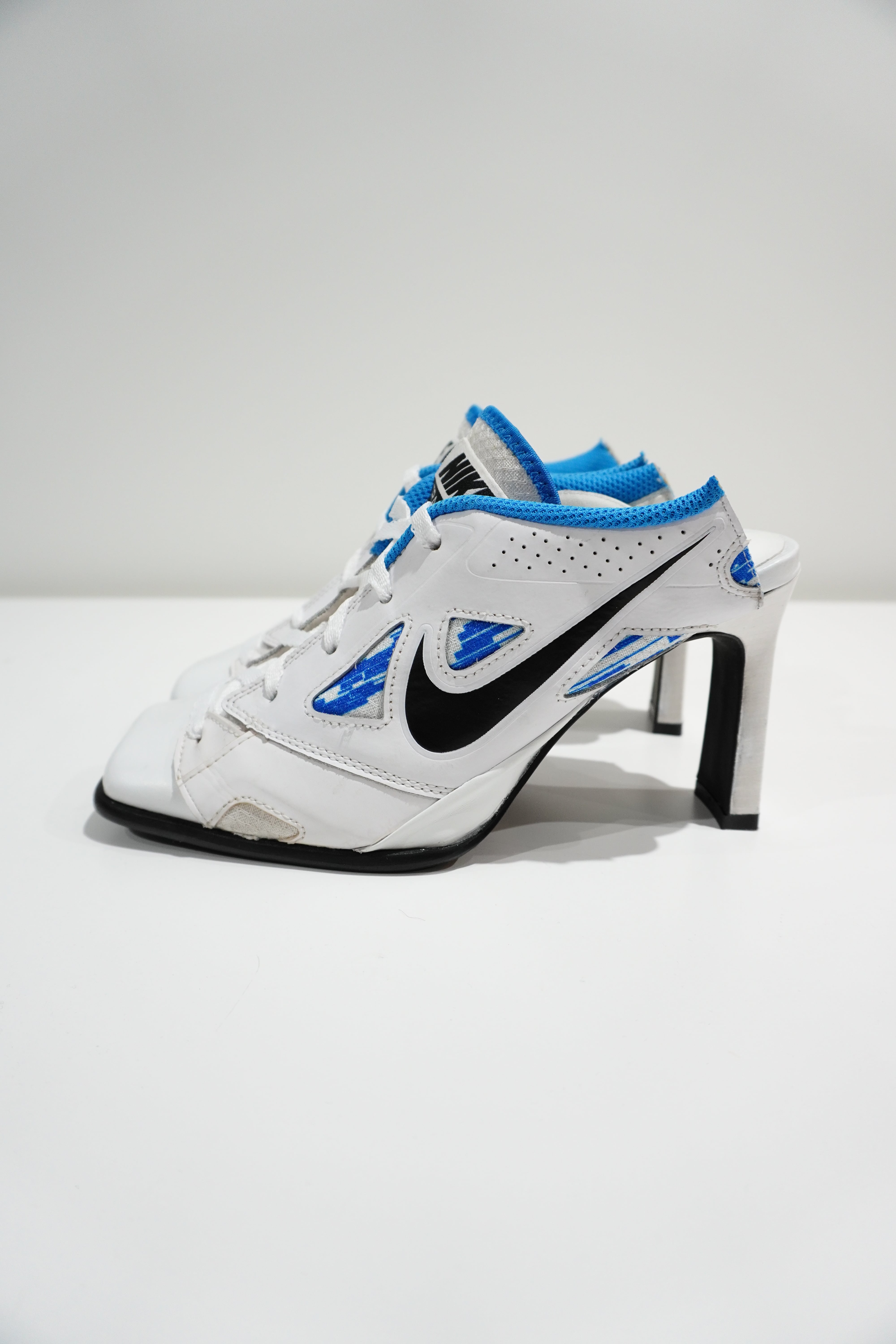 Ancuta Sarca x Nike アップサイクル ローヒール アンクタ・サルカがリアーナのために製作したヒールブーツを披露