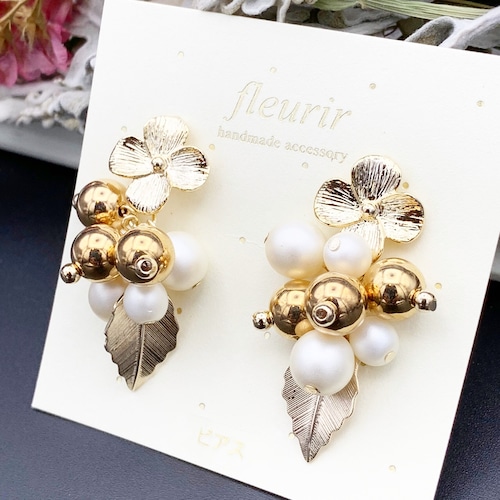 fleurir メタルフラワーリーフ×パールビジューピアス