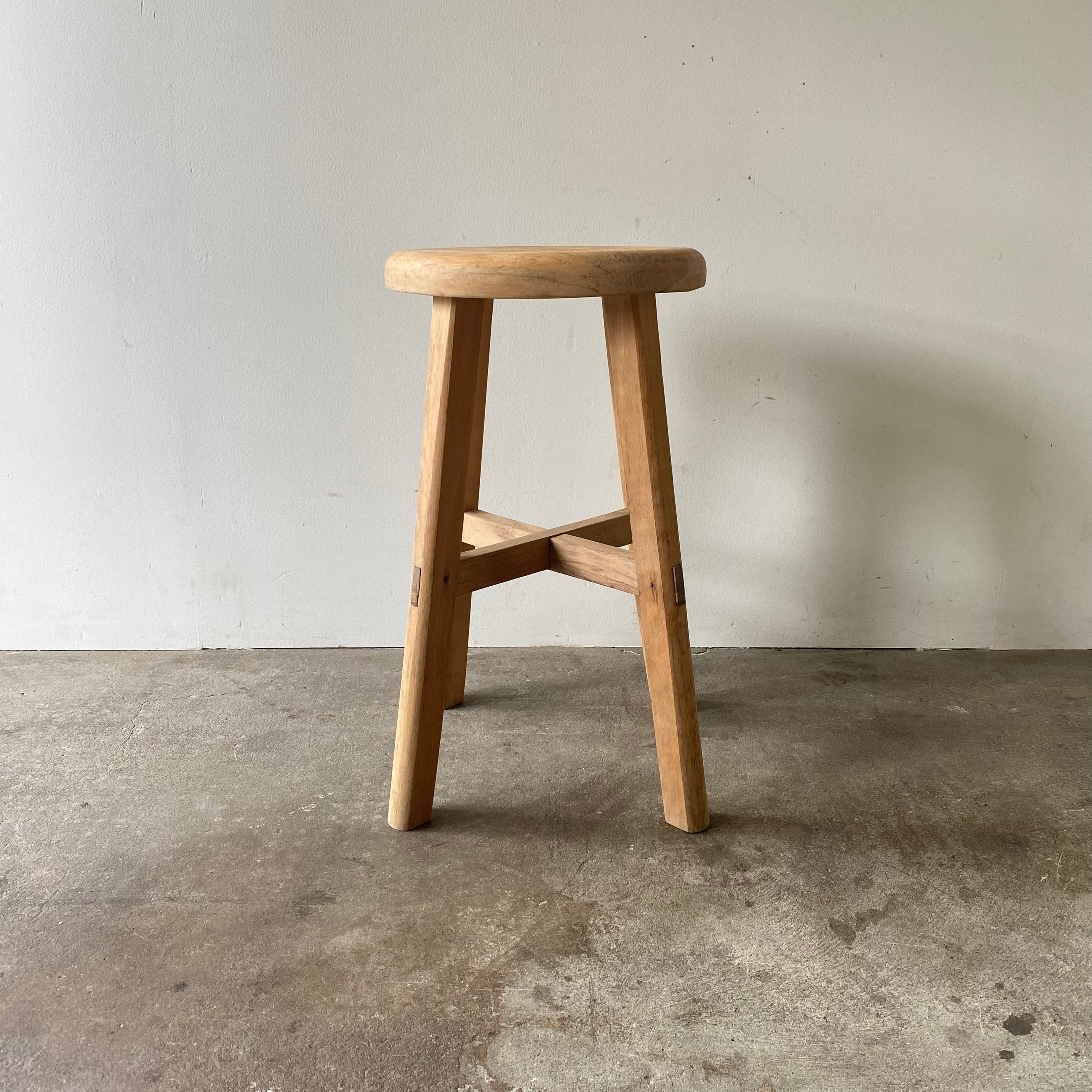 木の丸椅子　0936