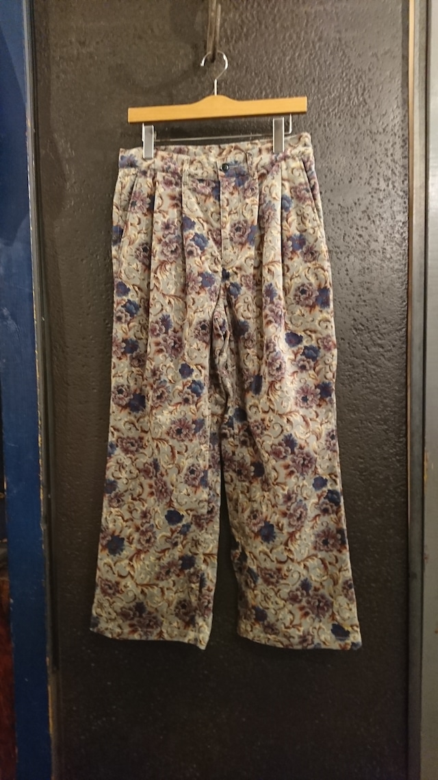 A PUZZLING HOME  "FLOWER CORDUROY 2TUCK PANTS" Blue Color