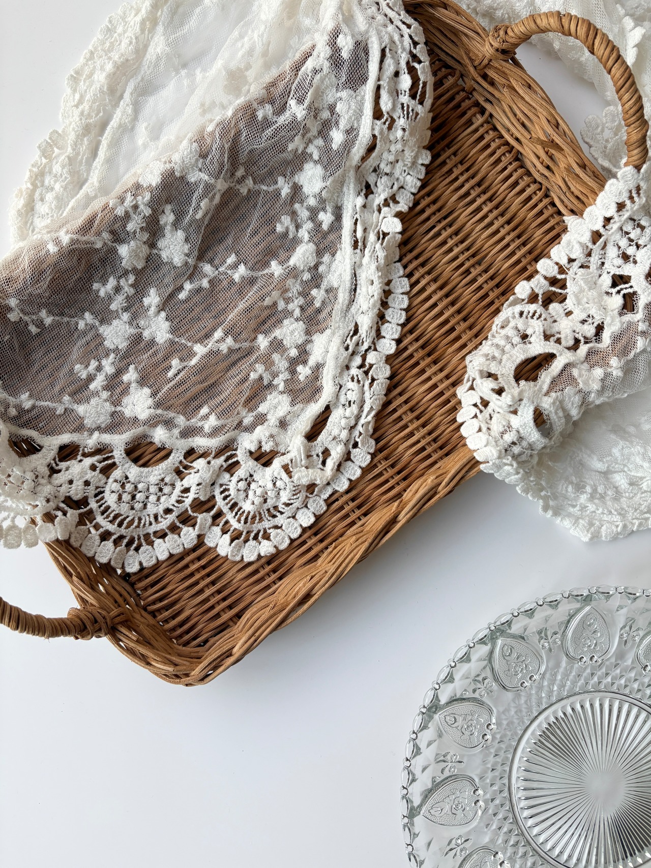 【即納】レースマルチクロス 約170㎝×30㎝［撮影小物 マルチクロス レース刺繍 スタジオ撮影 ハンドメイド出品 ディスプレイ］