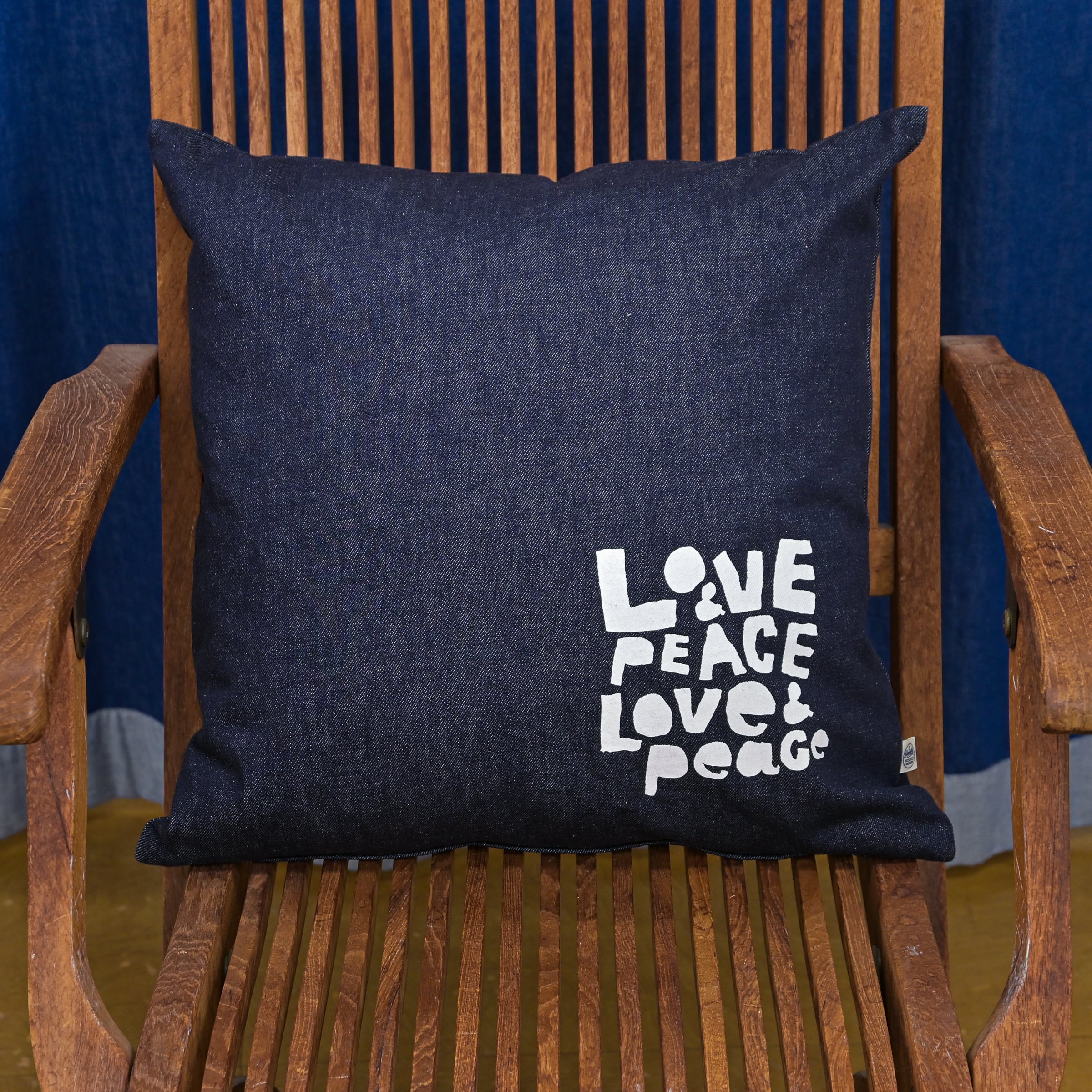 LOVE&PEACEクッションカバーⅣ(インディゴ) | Setouchi DENIM