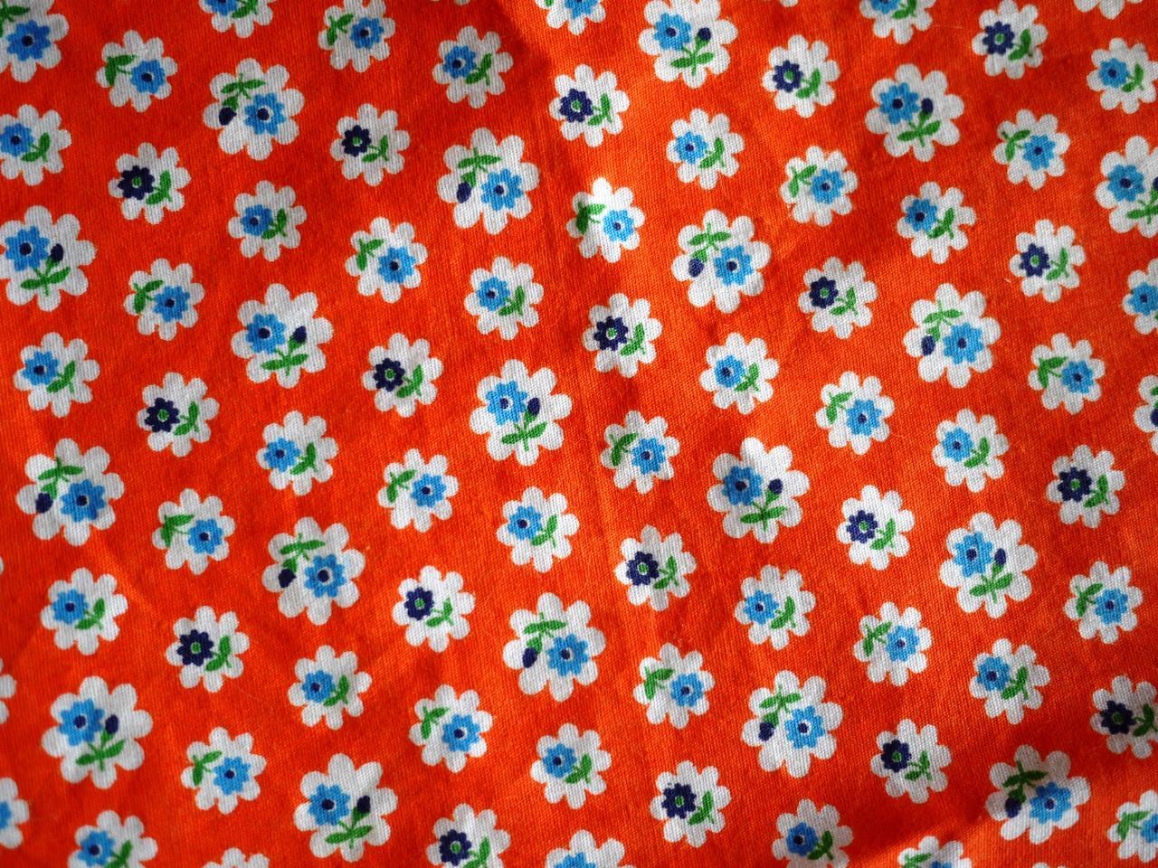 昭和レトロ生地 ロシア風小花 92巾×120㎝ カットクロスプリント布