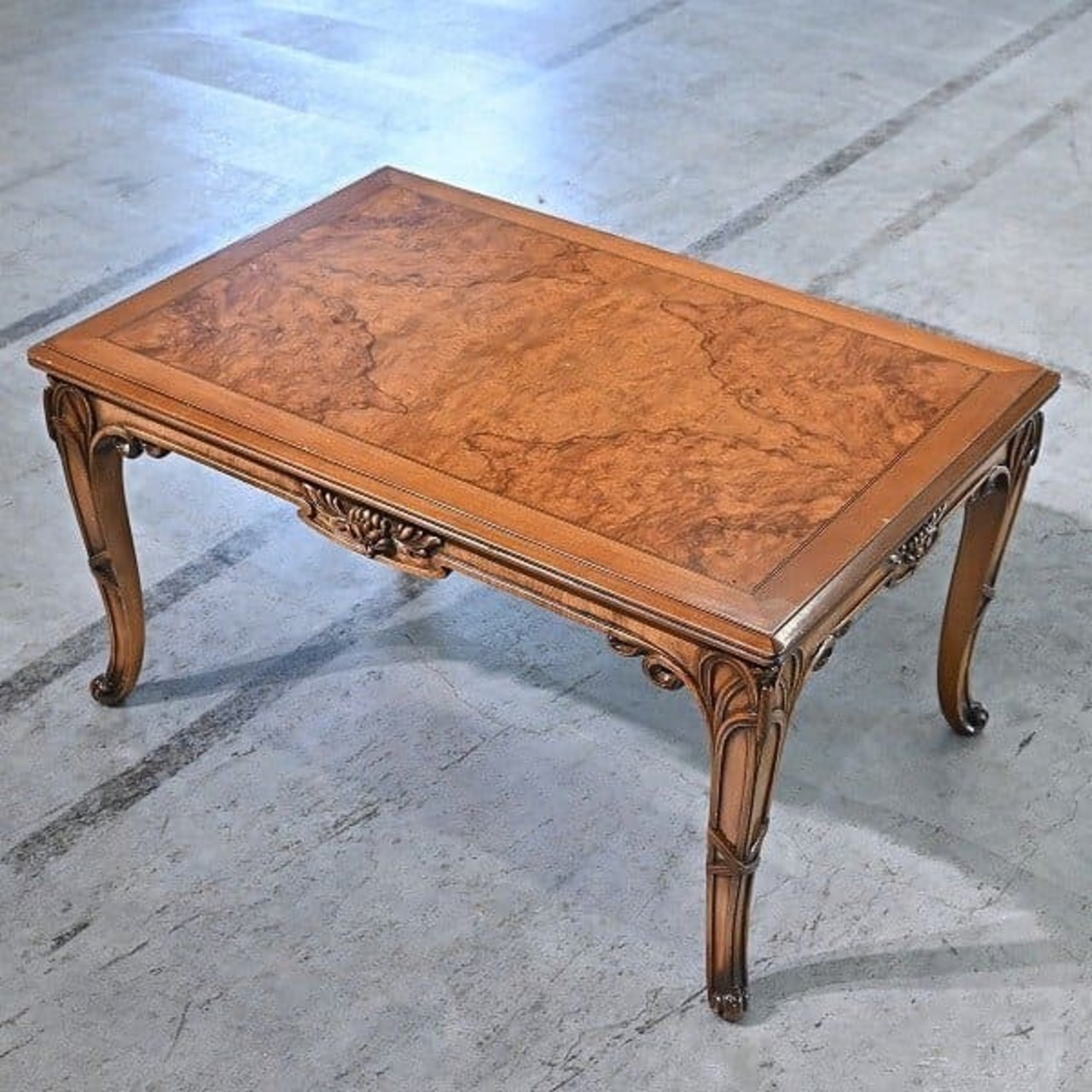 イタリア製 Medea ローテーブル リビング 机 コーヒー リビング ウォルナットバール材 彫刻 猫脚 アールヌーボー メデア IDC大塚家具中古家具/中古インテリア/USED家具ユーズド家具/リサイクル】