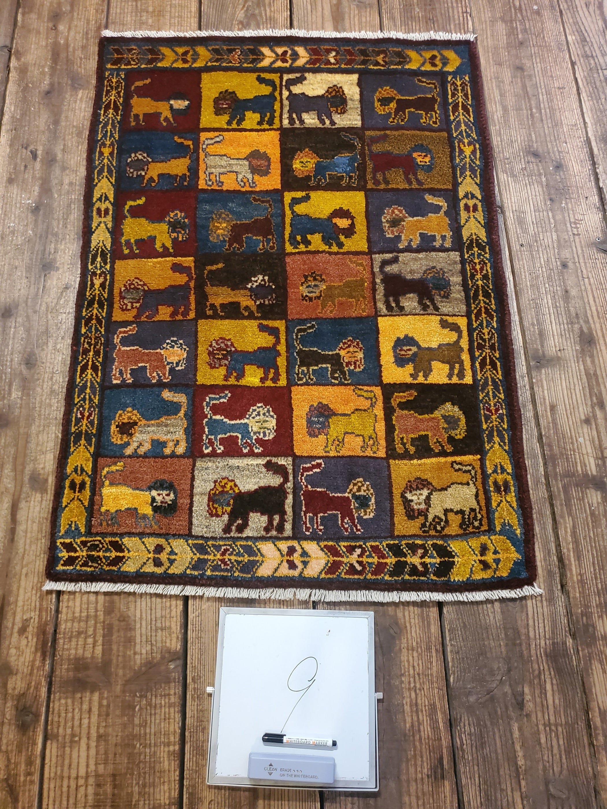 ライオン ラグ 古典柄を再現したライオンラグ [グレージュ ライオン×アイボリー