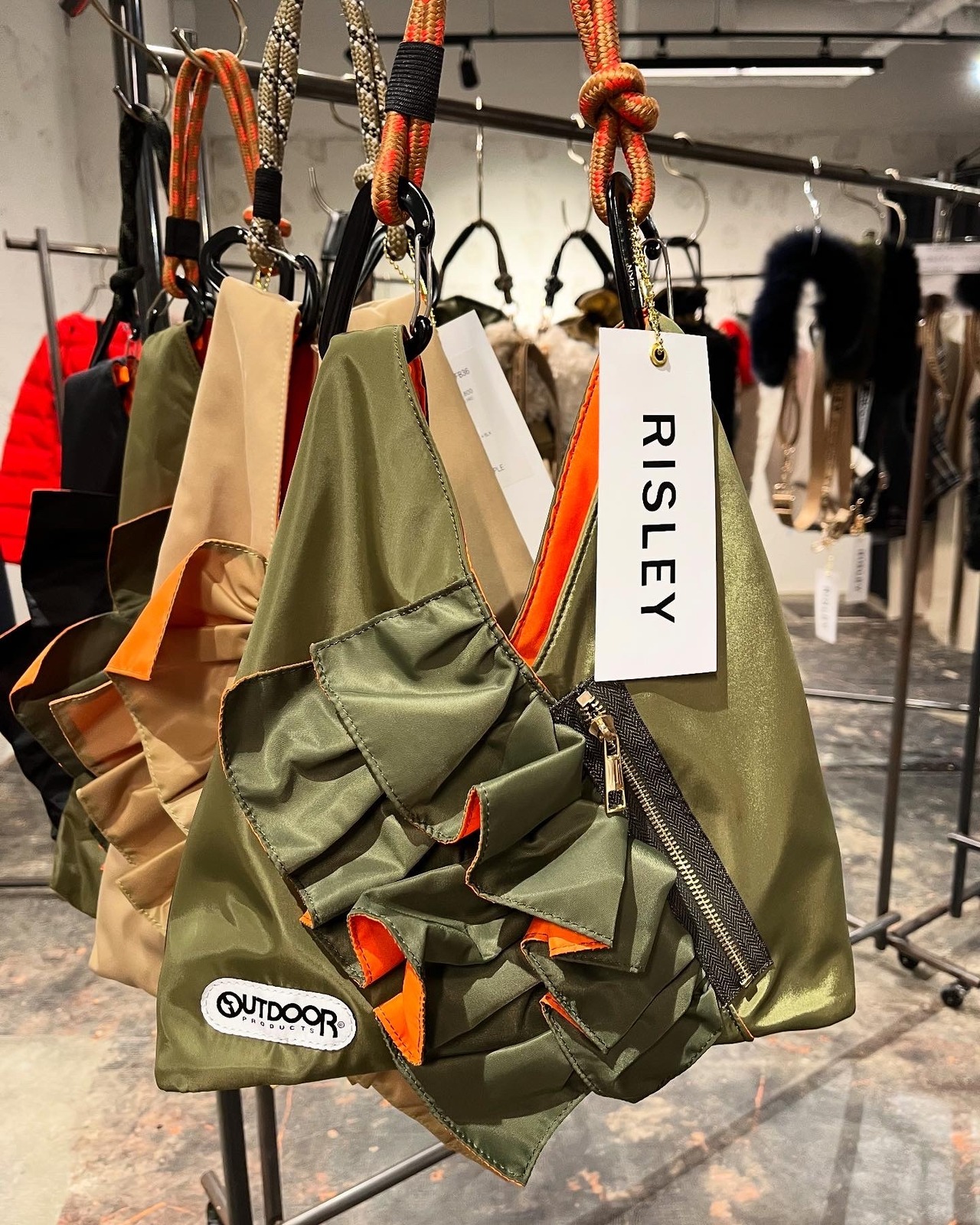 リズレイ　RISLEY risleyトライアングルミニフリルバッグ