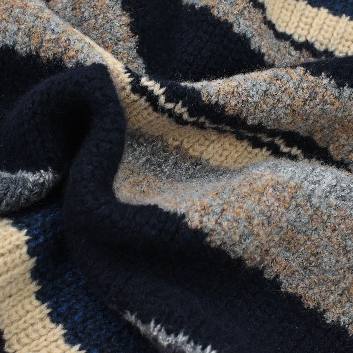 マカラスター ダークグリーン ニットセーター マカラスター ダークグリーン ニットセーター 秋冬の心強い味方