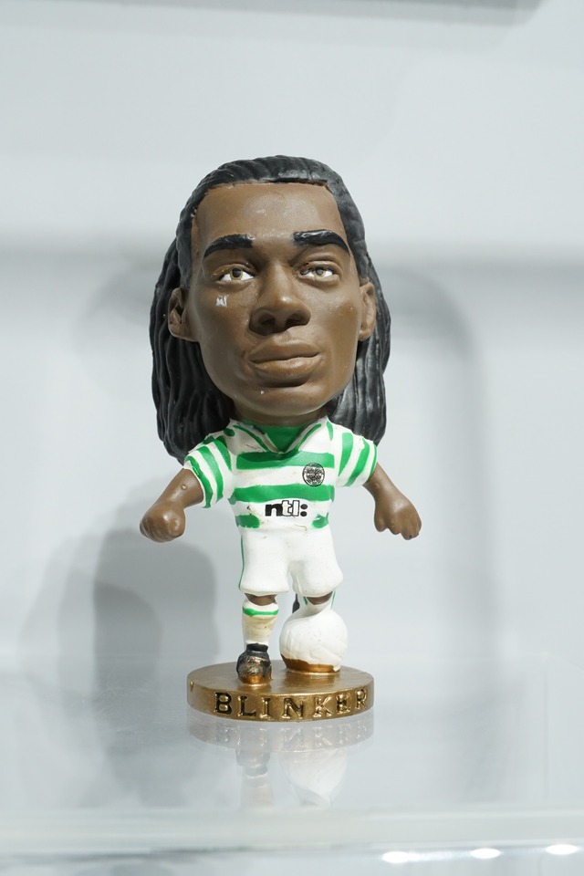 レジリオ・ブリンカー (Regi Blinker) ⭐️⭐️⭐️⭐️☆ Corinthian ProStars “Celtic” （コリンシアン プロスターズ セルティック） ゴールド台座 サッカーフィギュア No.20 Gold Base (1999年刻印／Collector No. CG104) Limited Edition Soccer Figure 約7〜8cm