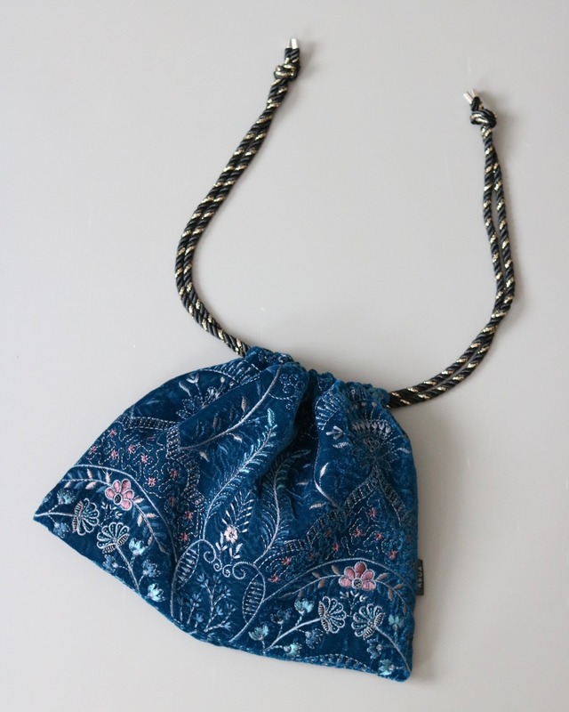インド刺繍ファブリック　スクエア巾着バッグ
