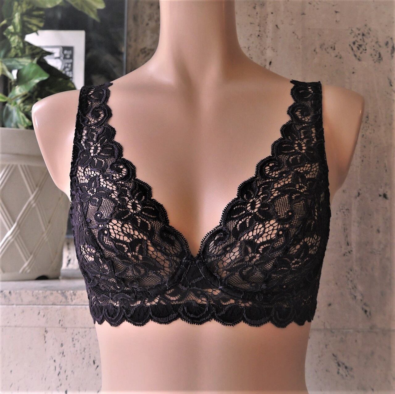 71465 HANRO Luxury Moments All Lace Soft Cup Bra