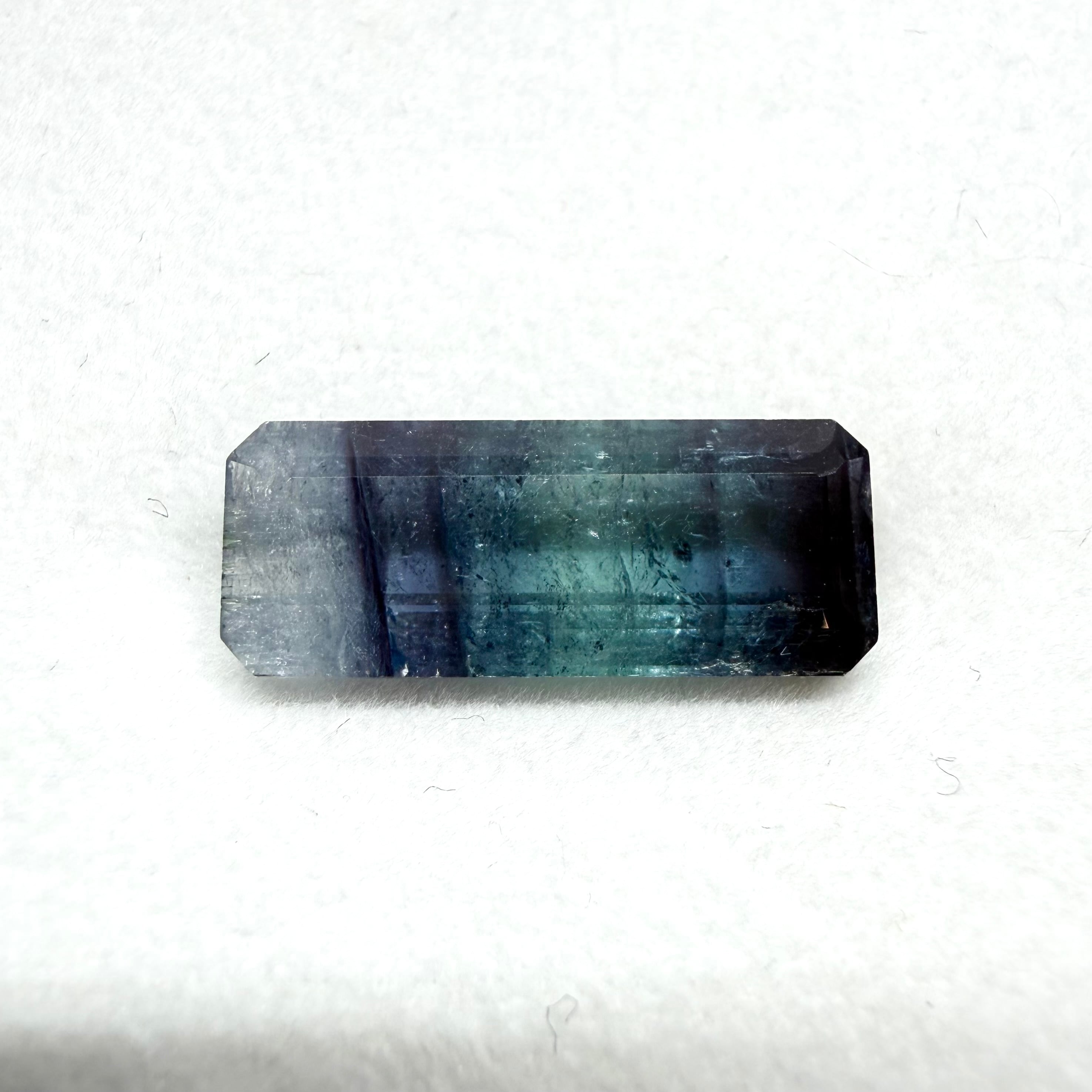 繊細なパーティカラーのトルマリン