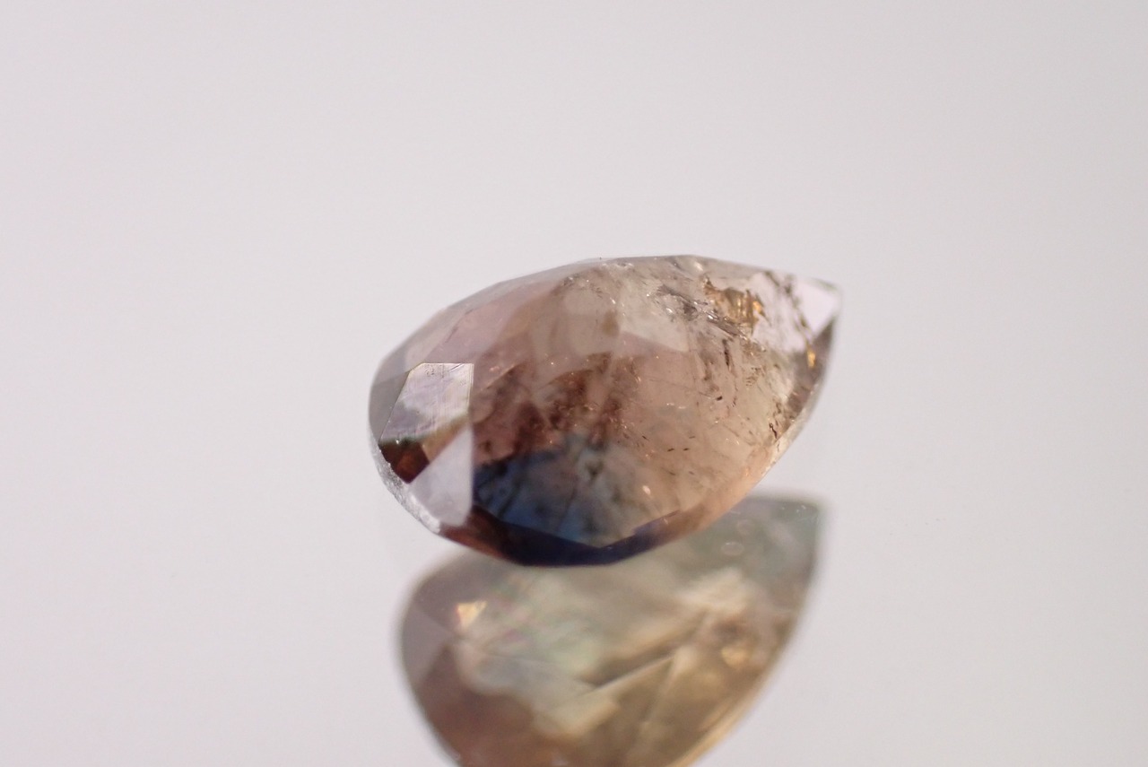 アキシナイト　0.97ct　[C7‐656]