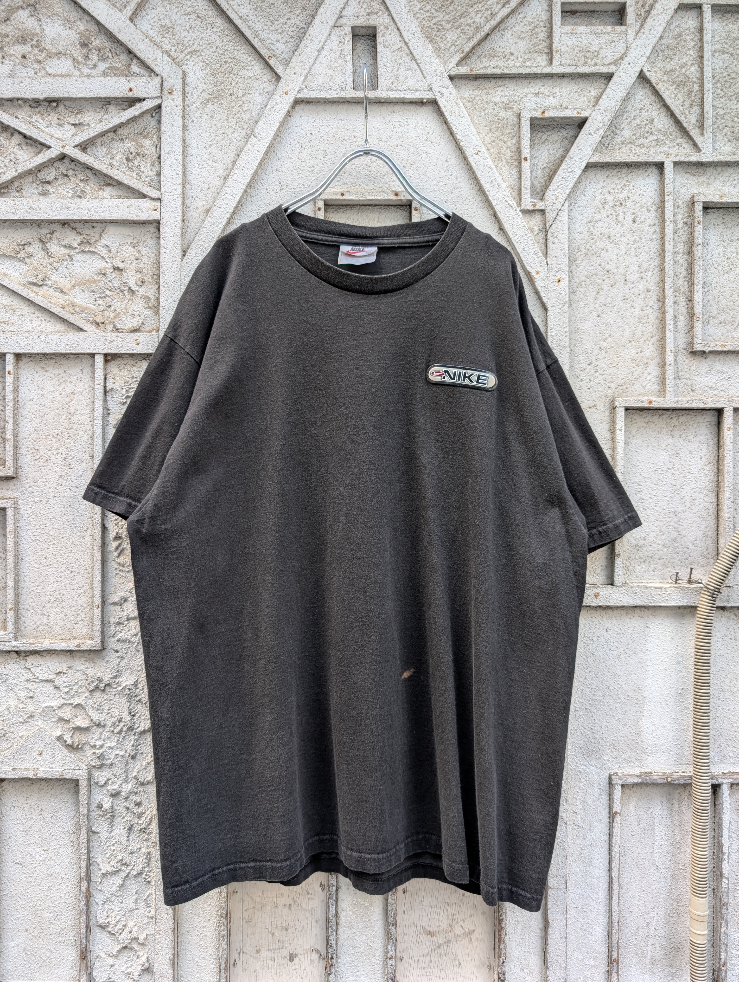 "NIKE" logo enamel tag tee