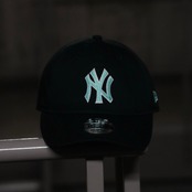 【gifthat別注】NEW ERA 930/9THIRTY  ニューヨーク・ヤンキース　BLACK SEAGLASS
