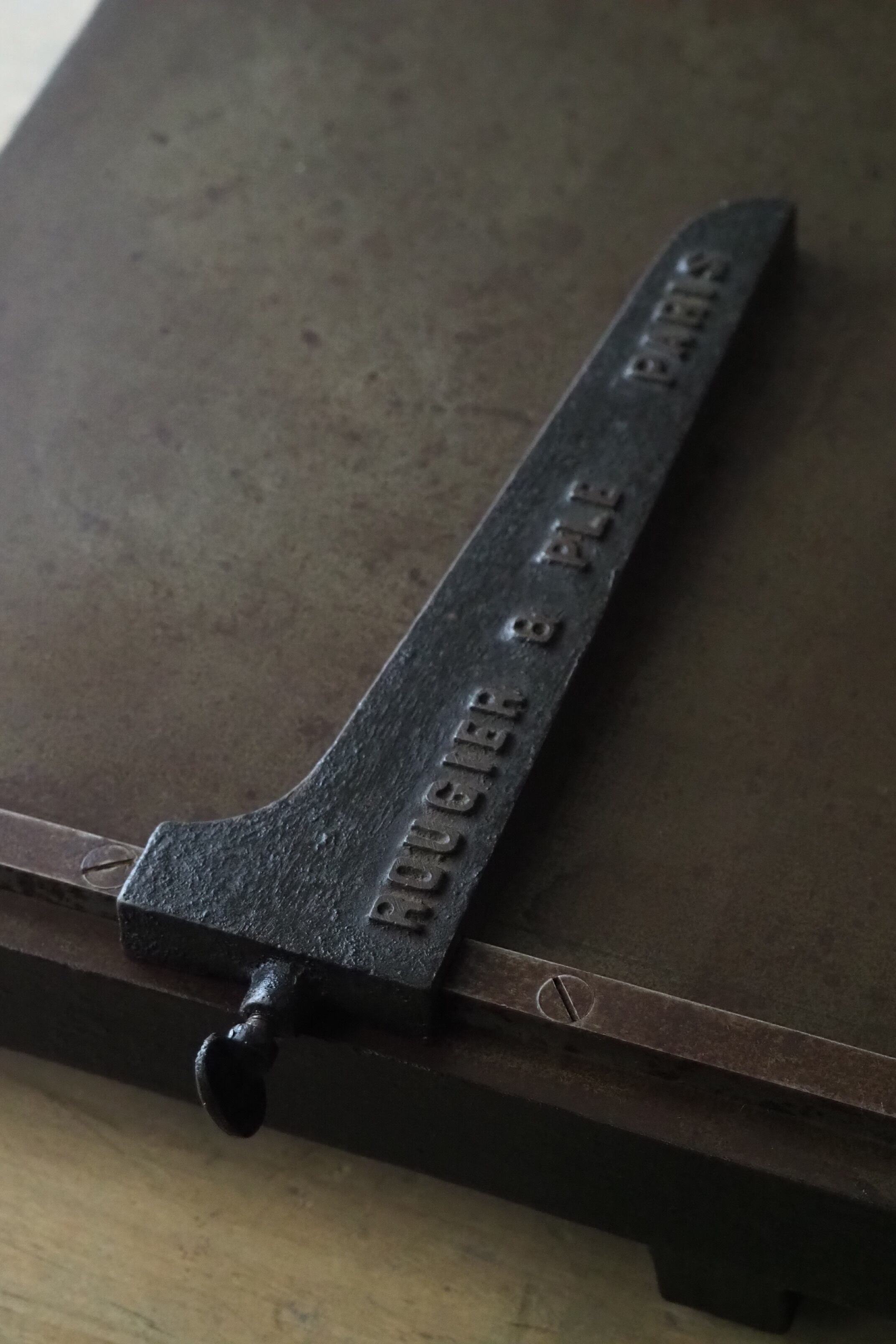 19世紀末.パリの紙裁断機/ペーパーカッター-antique paper cutter