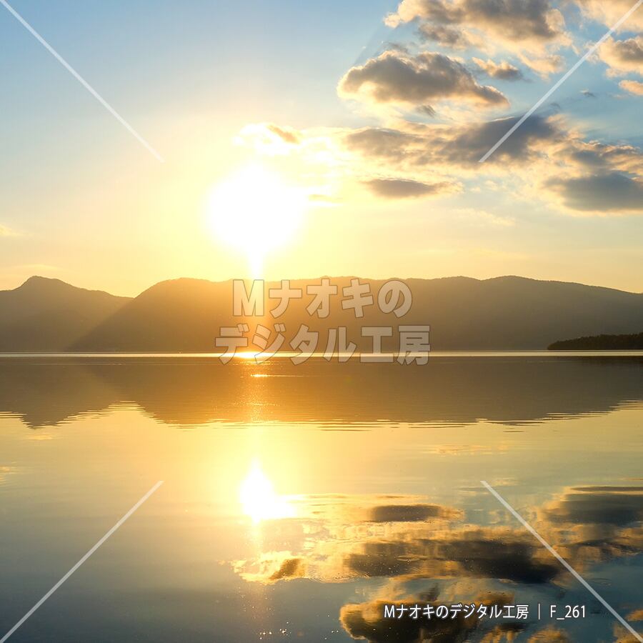 夕日が沈む秋の屈斜路湖 【F_261】　Lake Kussharo in autumn as the sun sets