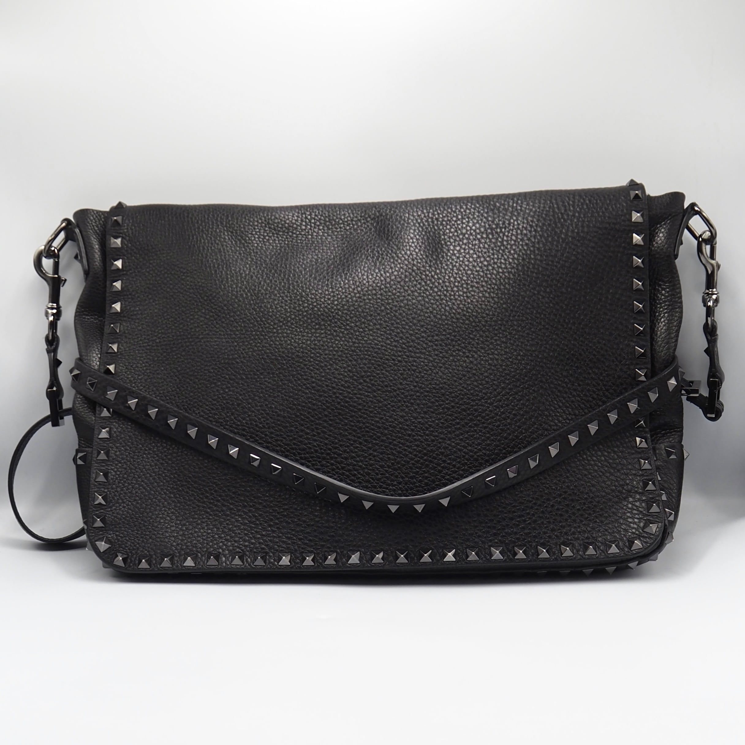 2/22掲載 VALENTINO ロックスタッズ ショルダーバッグ レザー ブラック ヴァレンティノ