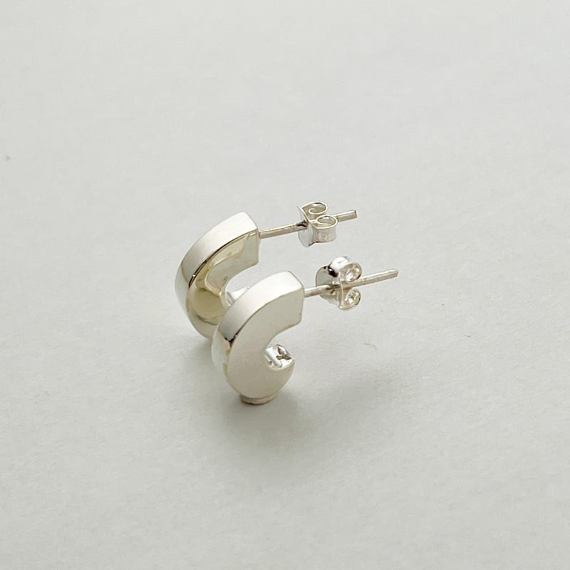 リトル ハーフ スタッド フープ ピアス