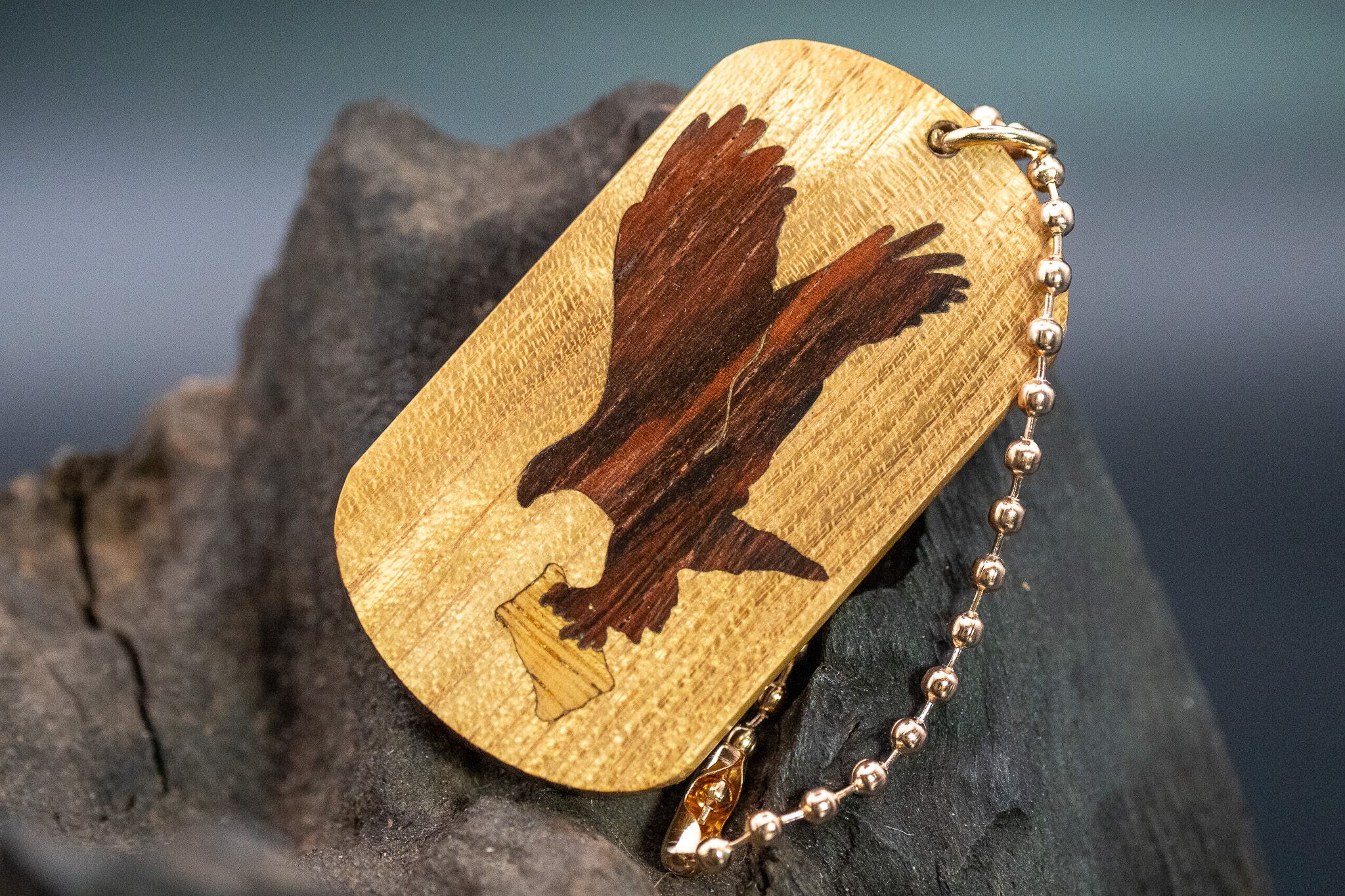 【黄金の木】御蔵島 金桑 ドッグタグ 象嵌 トンビと油揚げ