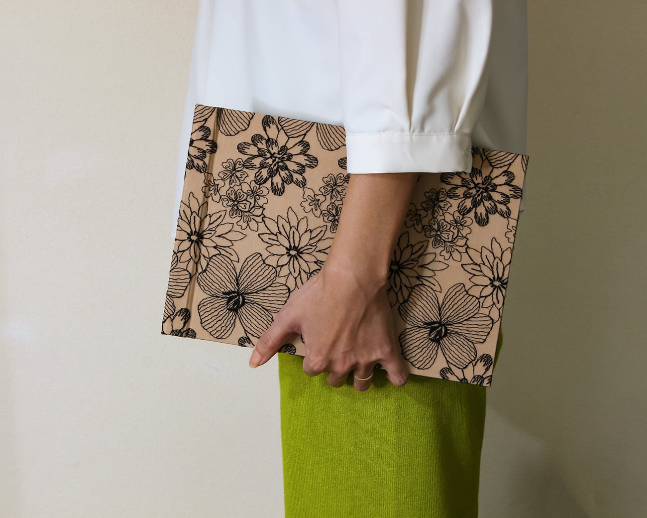 切り絵御朱印帳】レース生地・刺繍大花 / 書置き御朱印の保管 御朱印