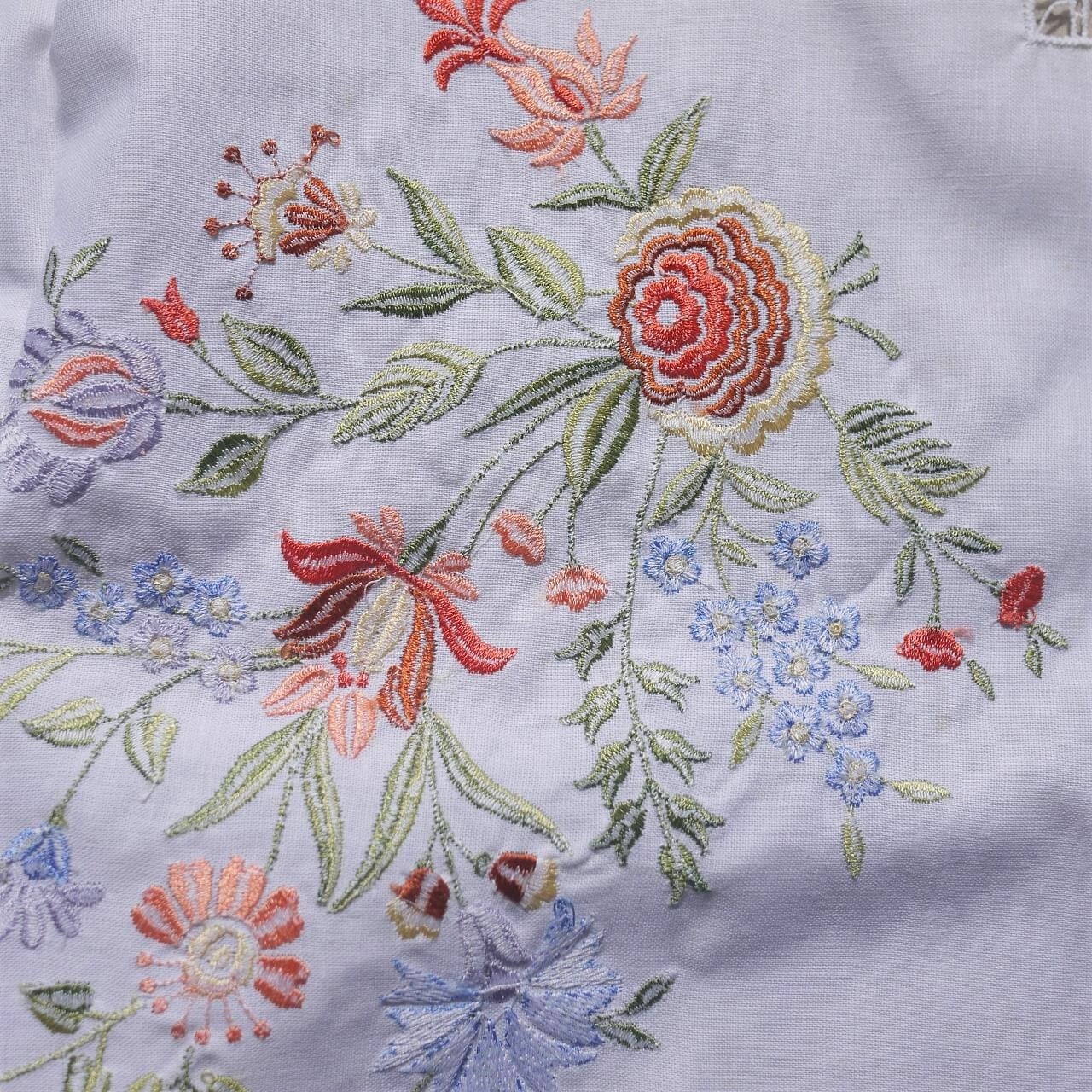 花刺繍のテーブルクロス ギリシャ | こりすのパン屋Base店 （世界の