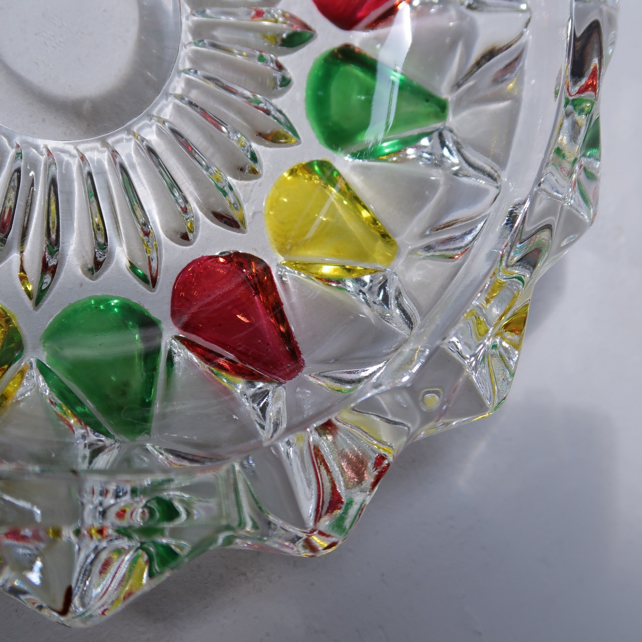 緑黄色のジュエリートレイ