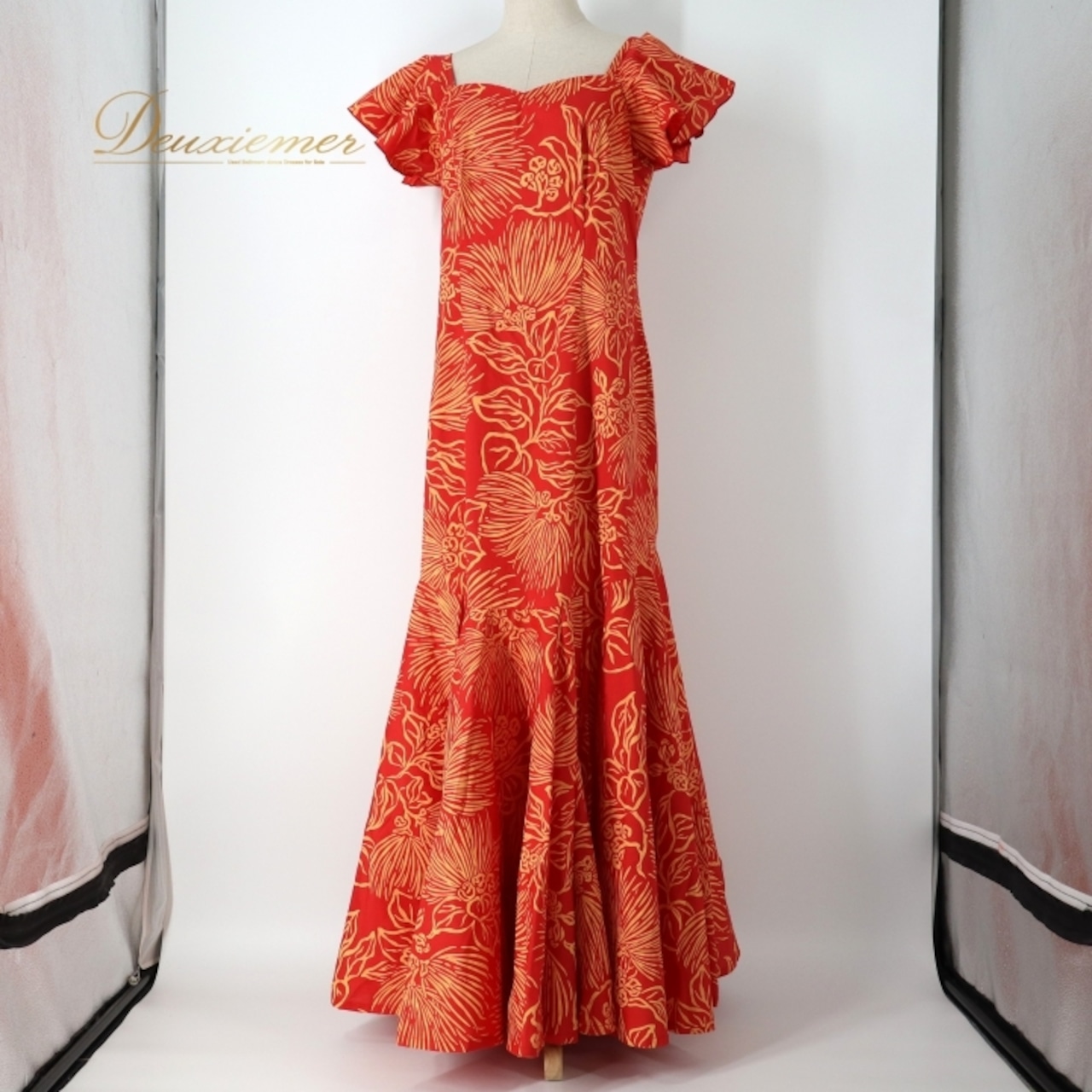 フラダンス 衣装 ワンピース ドレス レッド系 アロハスタンダード 日本製 ハワイアンプリント ALOHA STANDARDS アロハ フラ ダンス レッスン 練習 花柄 植物柄 イエロー系 赤 黄 フリル 華やか 鮮やか かわいい おしゃれ 上品 フリル袖 女性用 アロハシャツ