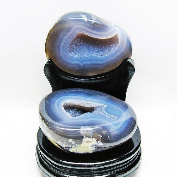 1.8Kg トレジャーメノウ アゲート ジオード 台座付属 一点物 175-1535