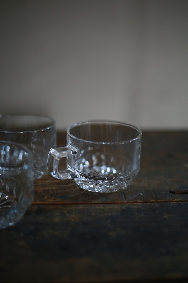 古い国産のガラスカップ