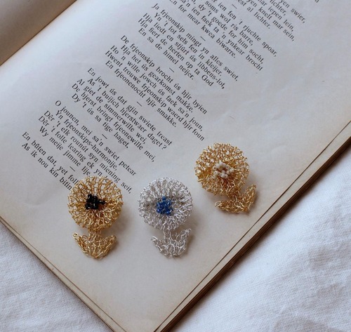 toc toc ブローチ　雛菊　47 ゴールド