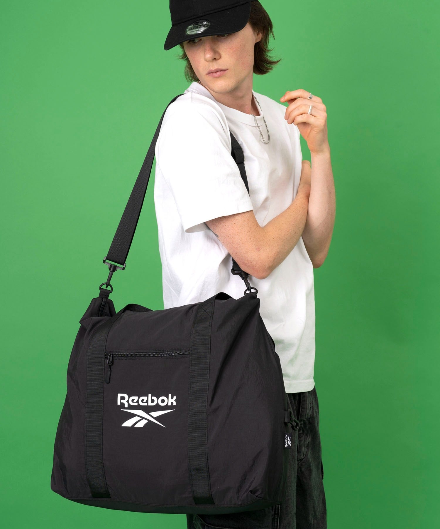 ユニセックス向けのブランドをメインにした、カジュアルな洋服や服飾