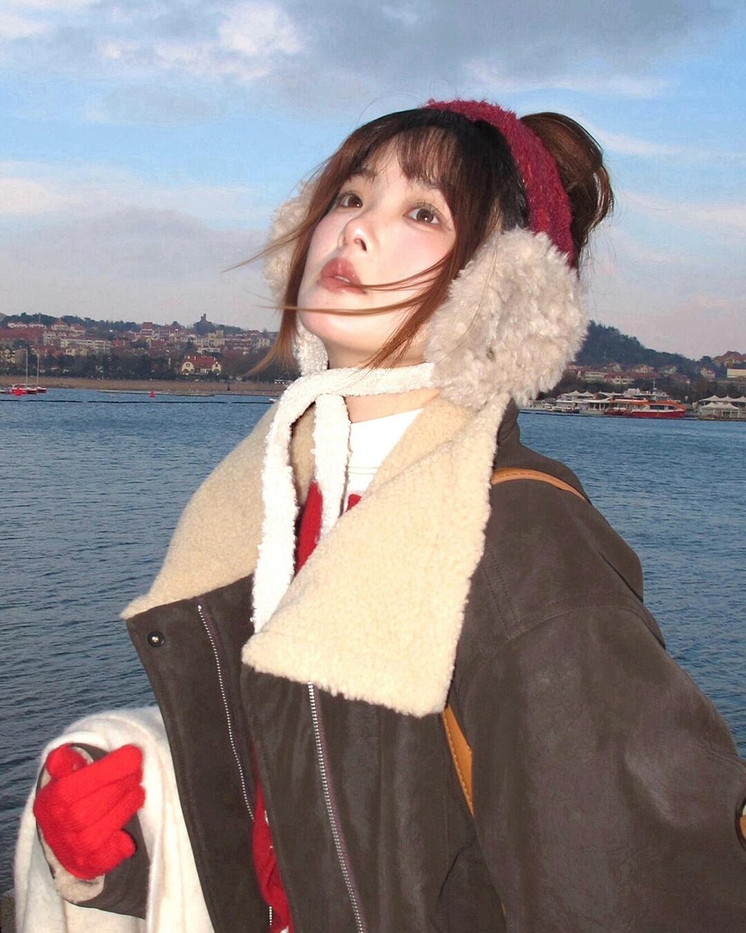 バイカラーふわふわファーイヤーマフ(リボン紐付き)
