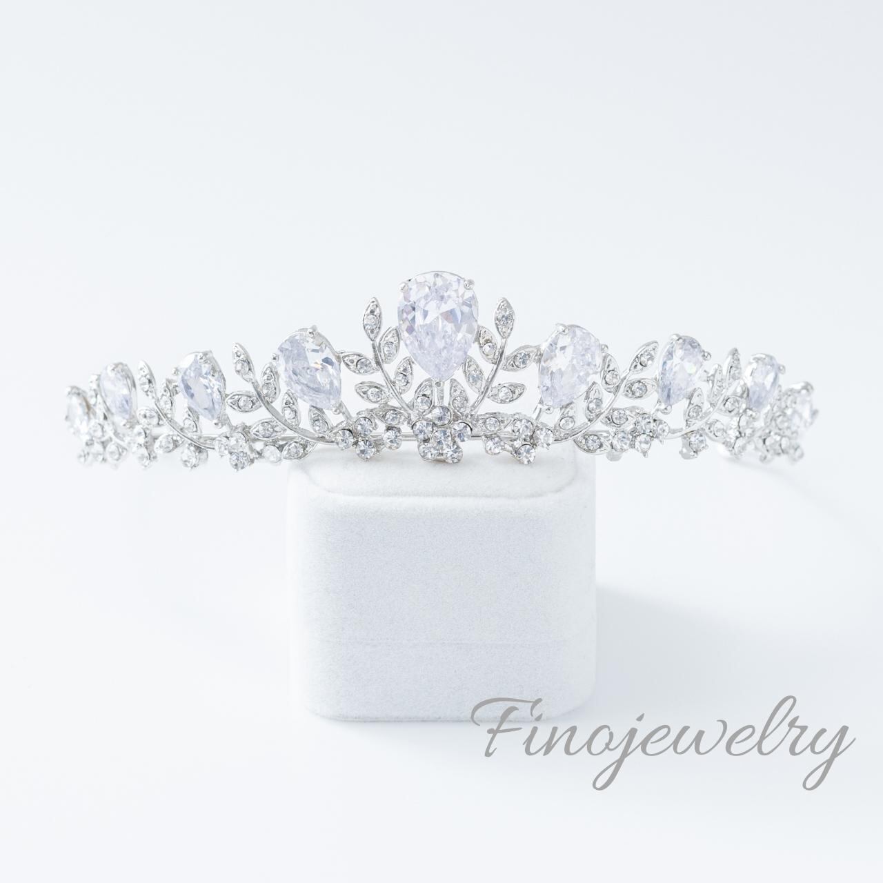 T009 ティアラ | ブライダルアクセサリー Finojewelry フィノジュエリー