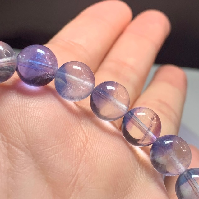 11.可愛いカラーレスグラデーションフローライトブレスレット