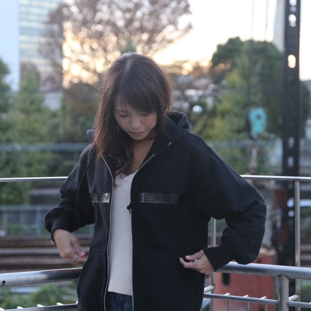 レザーライン フルジップパーカー ユニセックス対応（Black） | Honey 