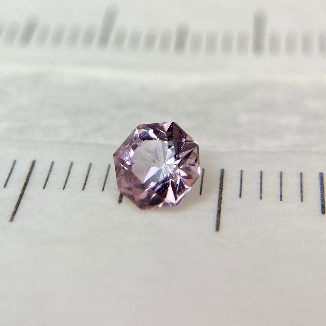 お花みたいな スピネル オクタゴンカット Part2 4.4mm-4.5mm　No.3