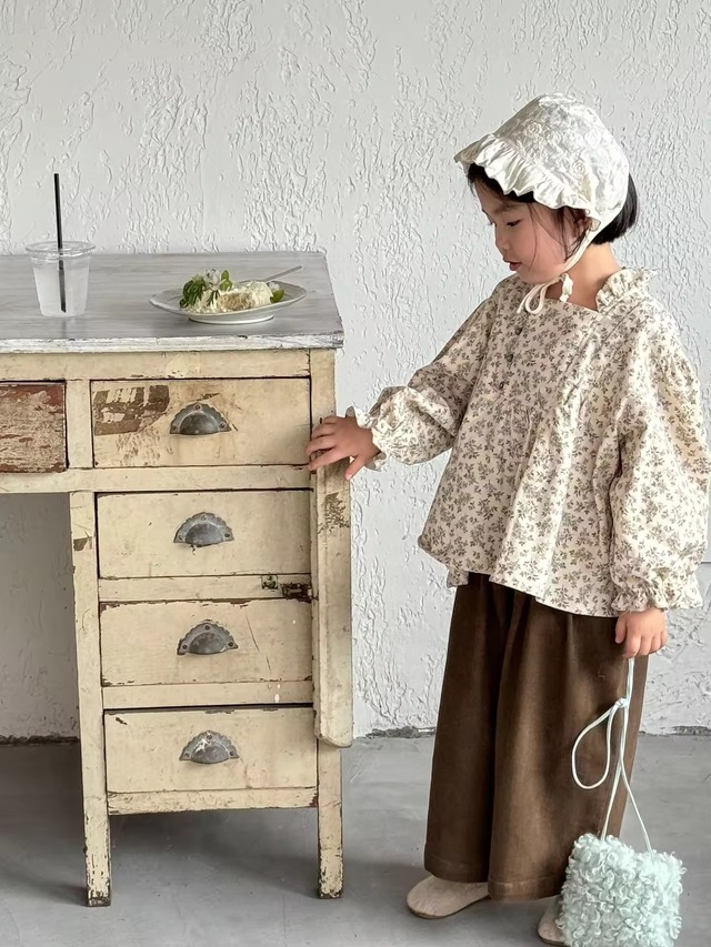 【取寄】淡色花柄のフリルトップス