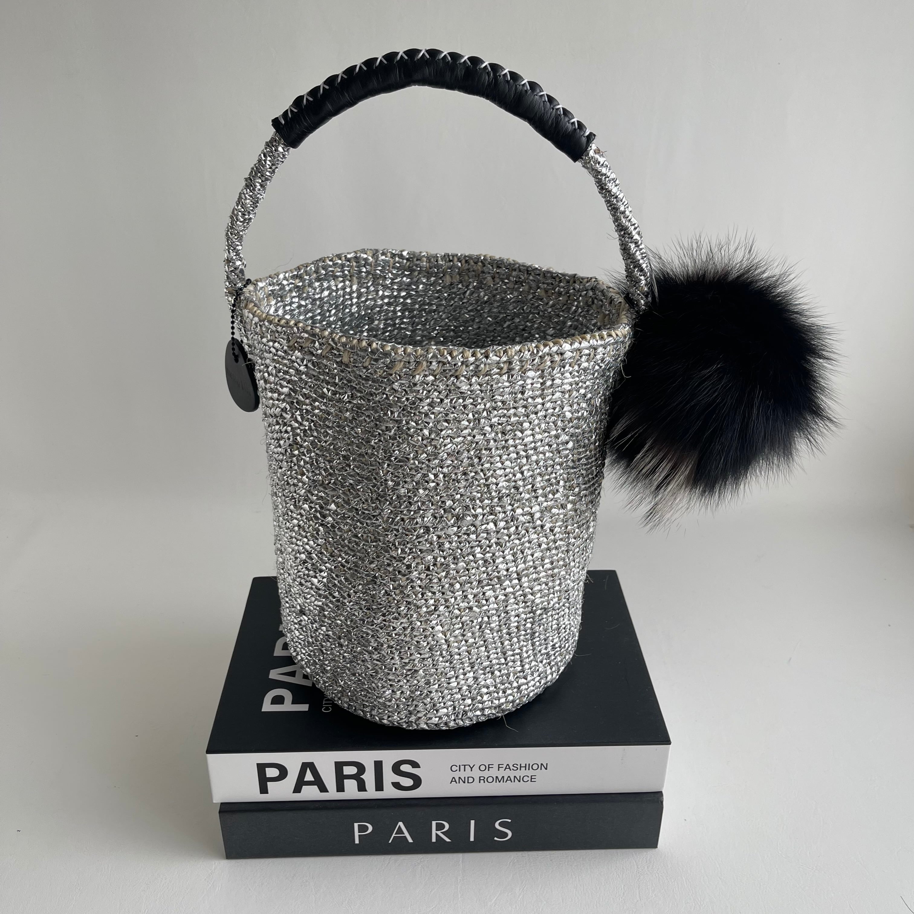 新品未使用　OVAL Shoulder Strap Bag meong blue 限定即納 】OVAL Shoulder Strap Kago-Bag & FUR / black x white mix