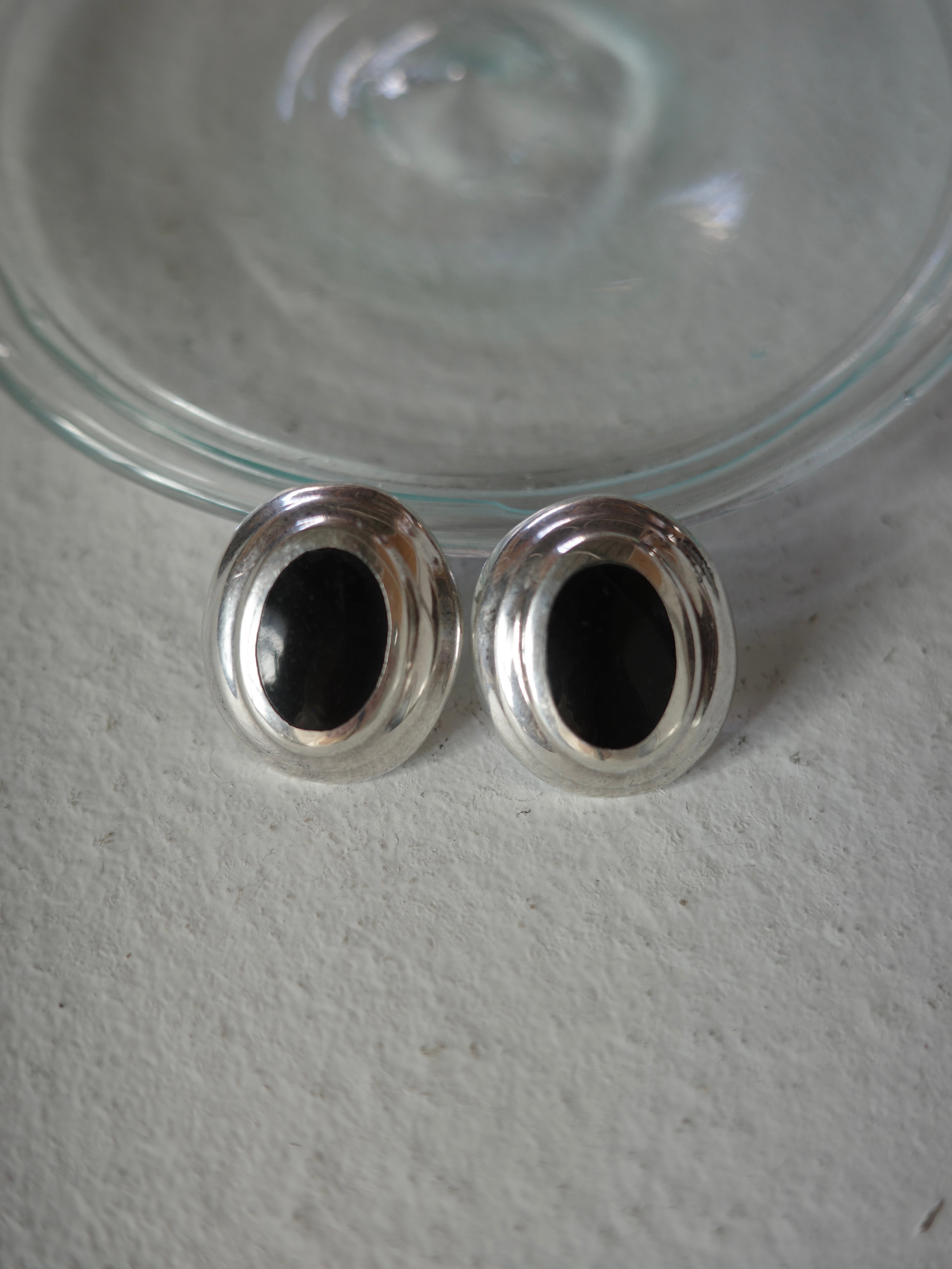 <vintage silver925>onyx big oval pierce