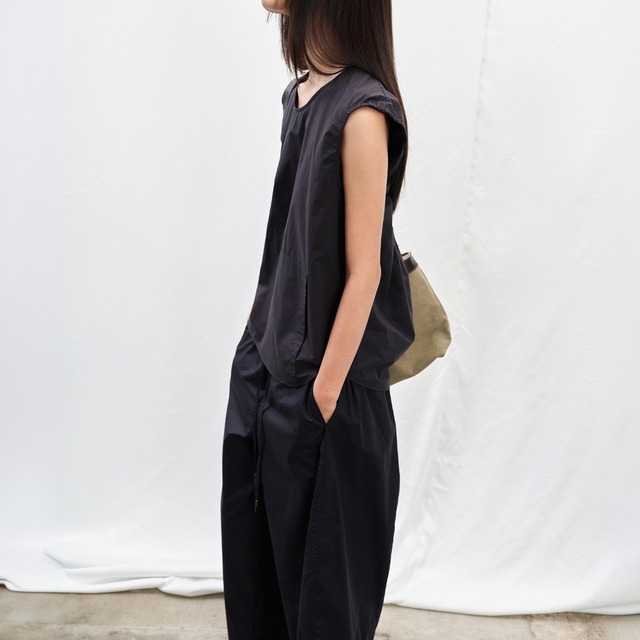 Back open gather blouse A00225