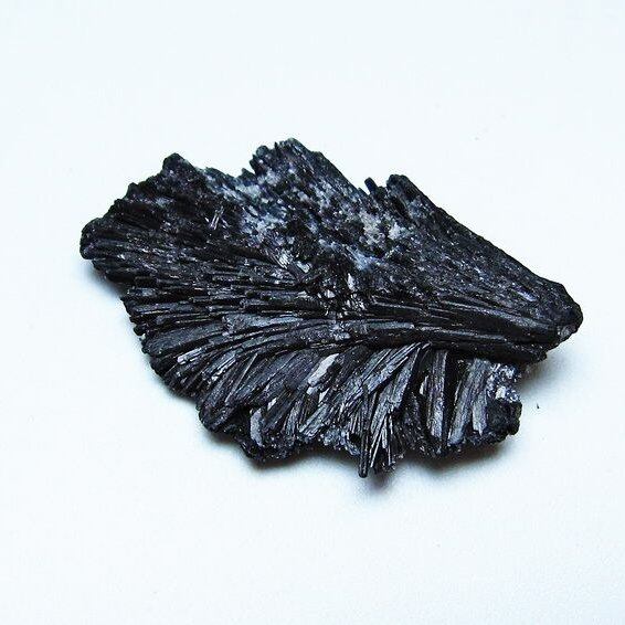 ブラック カイヤナイト 原石 一点物 171-7617